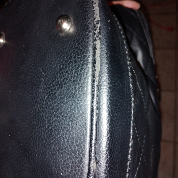 CHANEL Black and Cream Quilted Purse... read Description... - Picture 9 of 11